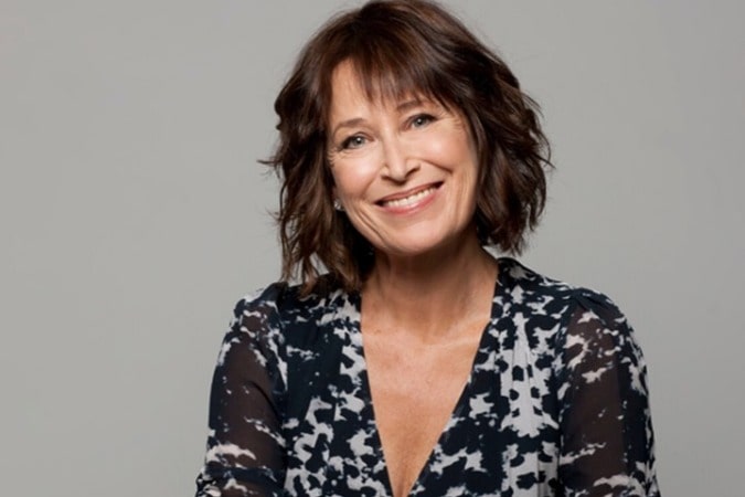 Linda Cropper black and white spotted v neck top.